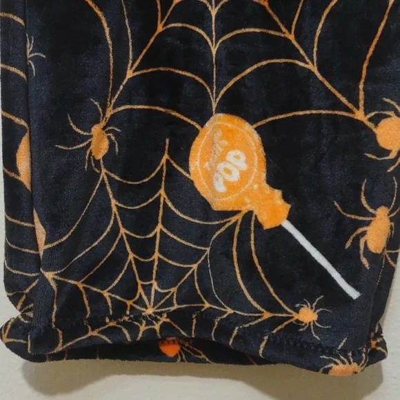 NWT Tootsie roll Tooties Pop Plush throw Hoodie Spider Web & Spider 50x60in - Picture 5 of 8